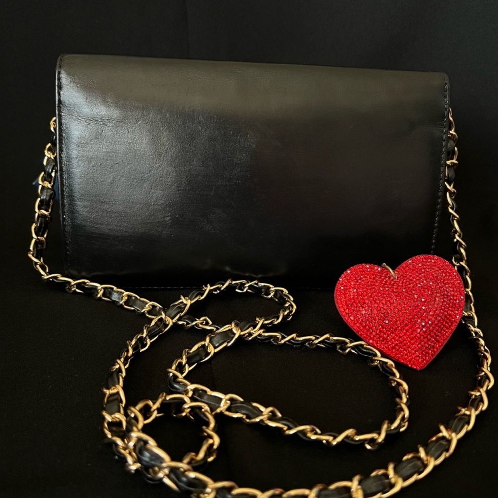 Beautiful authentic Chanel flap crossbody.😍 - Picture 3 of 8